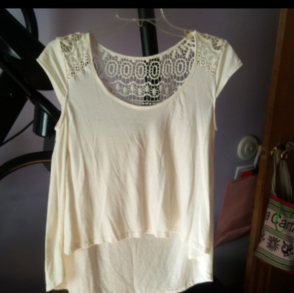 4 tops - Picture 2 of 16